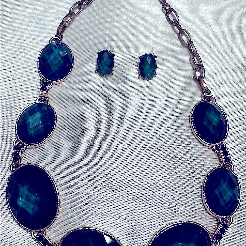 Beautiful Blue Faceted Knecklace and Earrings Matching Set
